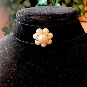 VINTAGE black velvet beaded pearl flower choker